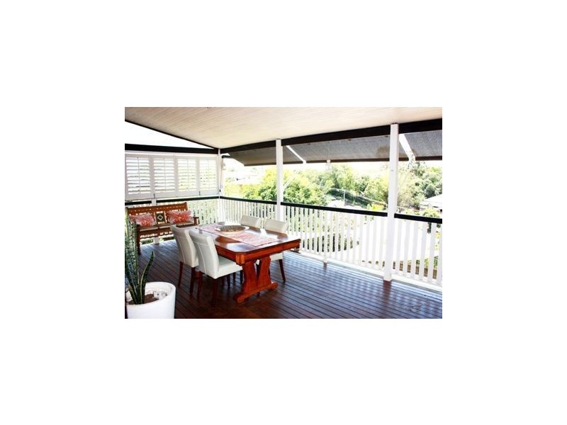 18 Corona Avenue, Ashgrove QLD 4060