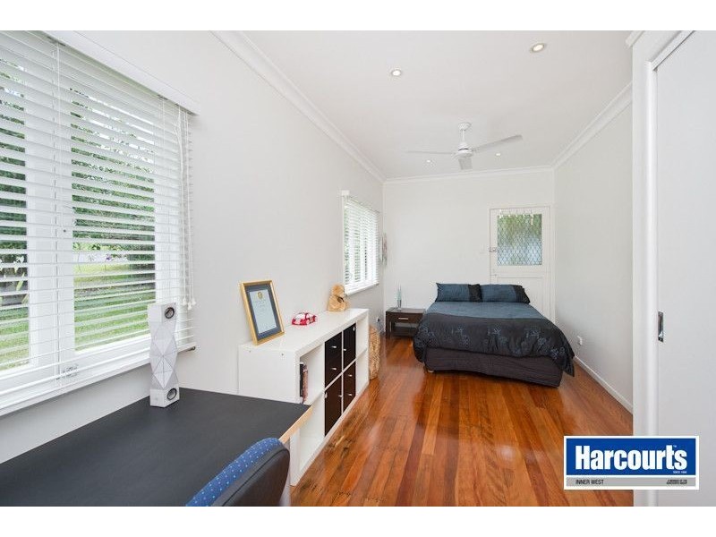 100 Frasers Road, Ashgrove QLD 4060