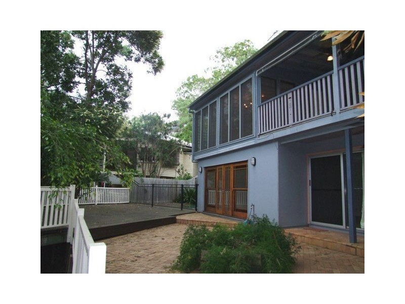 82 Outlook Crescent, Bardon QLD 4065