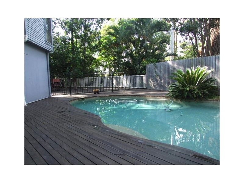 82 Outlook Crescent, Bardon QLD 4065