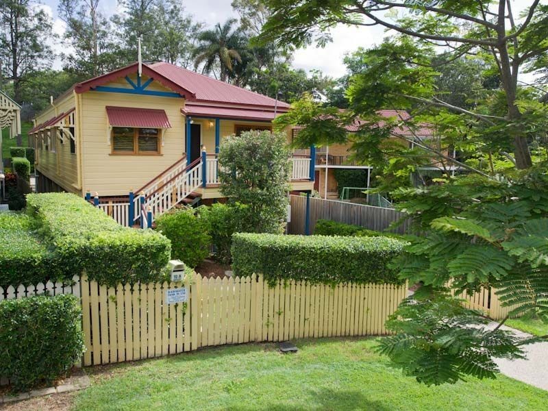 10A Royal Row, Bardon QLD 4065