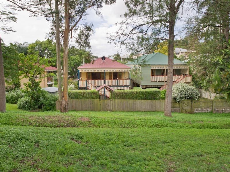 10A Royal Row, Bardon QLD 4065