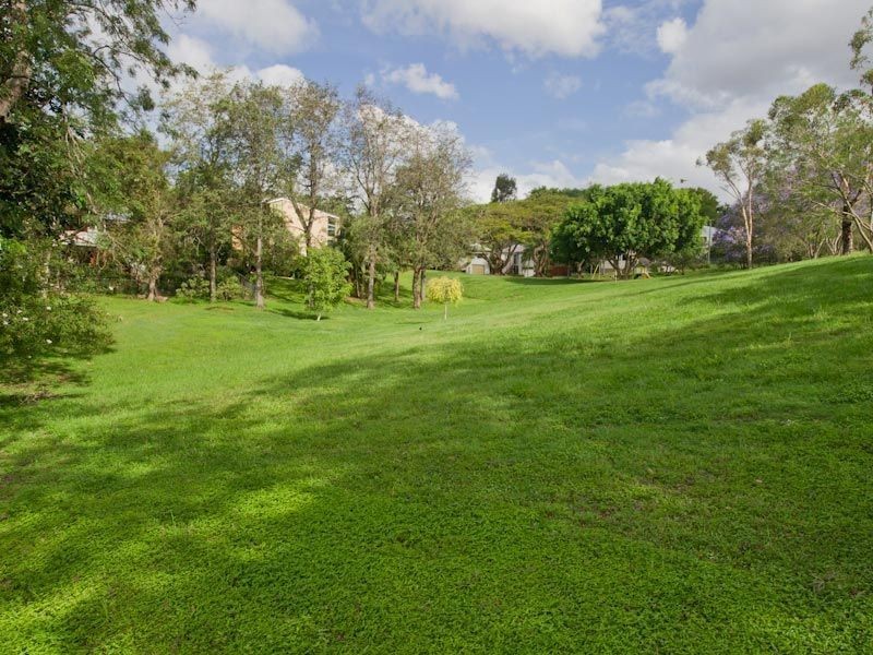 10A Royal Row, Bardon QLD 4065