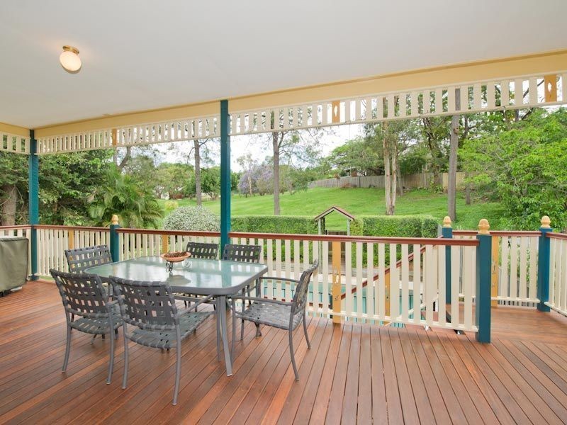 10A Royal Row, Bardon QLD 4065