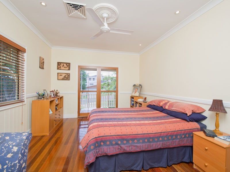 10A Royal Row, Bardon QLD 4065