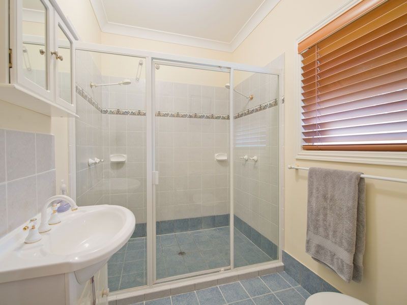 10A Royal Row, Bardon QLD 4065