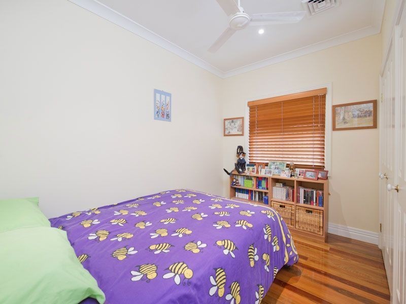 10A Royal Row, Bardon QLD 4065
