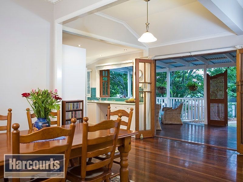 9 Dawn Street, Bardon QLD 4065