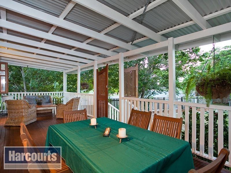 9 Dawn Street, Bardon QLD 4065