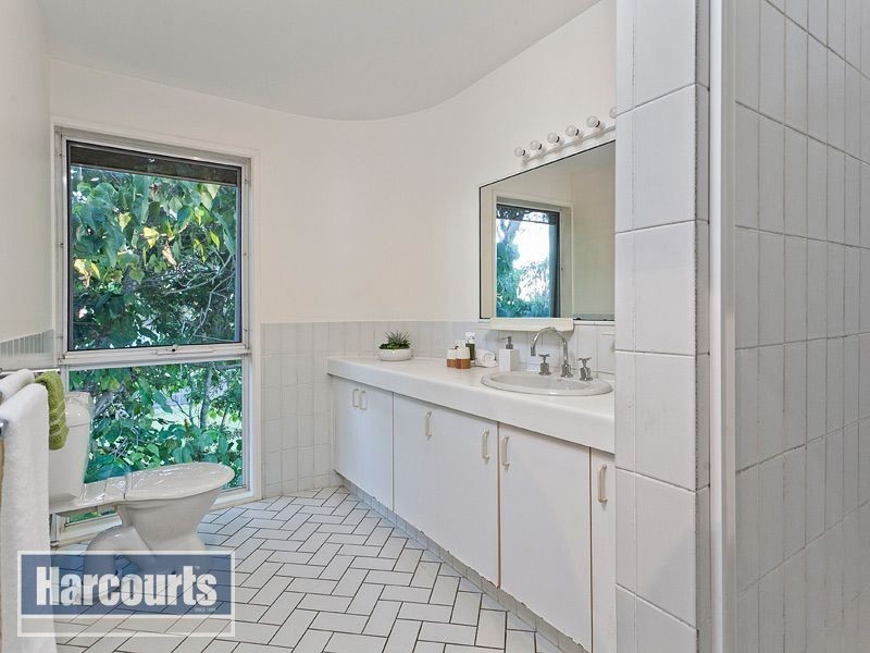 261 Bielby Road, Kenmore Hills QLD 4069