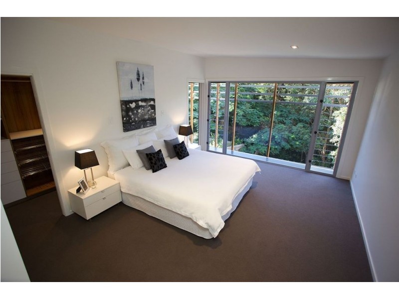 28 Fifth Avenue, Bardon QLD 4065