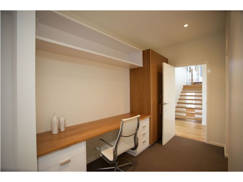 28 Fifth Avenue, Bardon QLD 4065