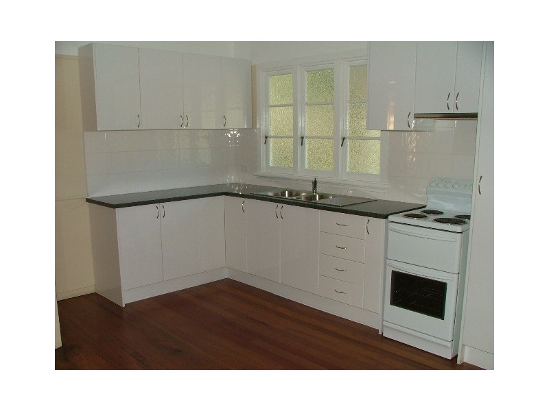 16 Young St, Red Hill QLD 4059