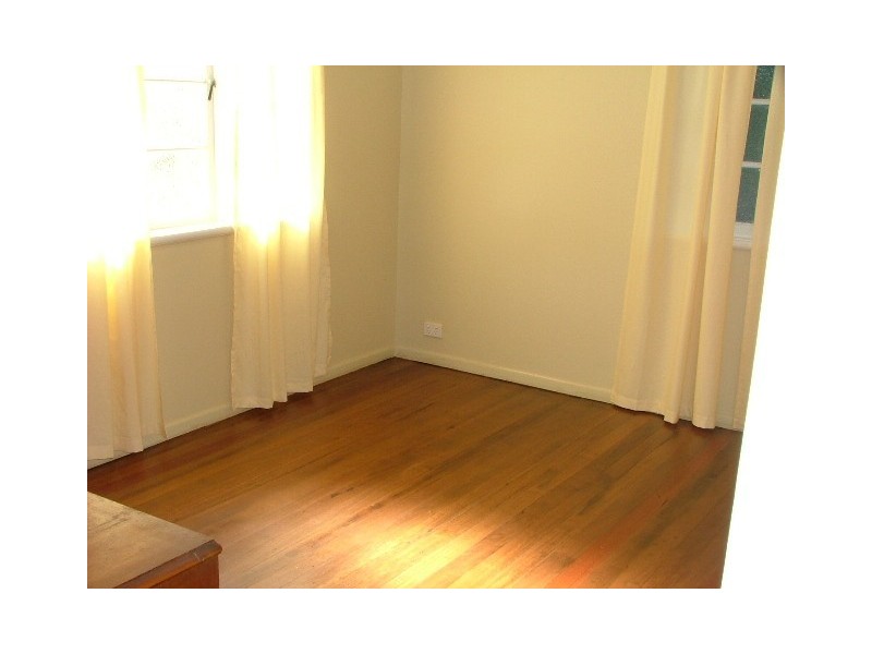 16 Young St, Red Hill QLD 4059