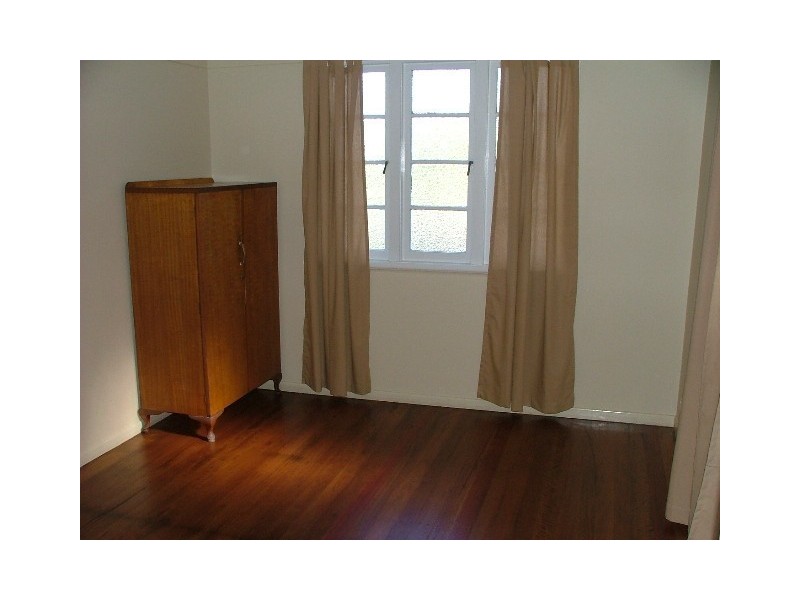 16 Young St, Red Hill QLD 4059