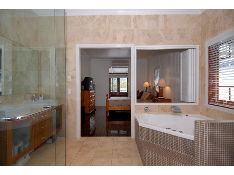 20 Dovedale Crescent, Ashgrove QLD 4060