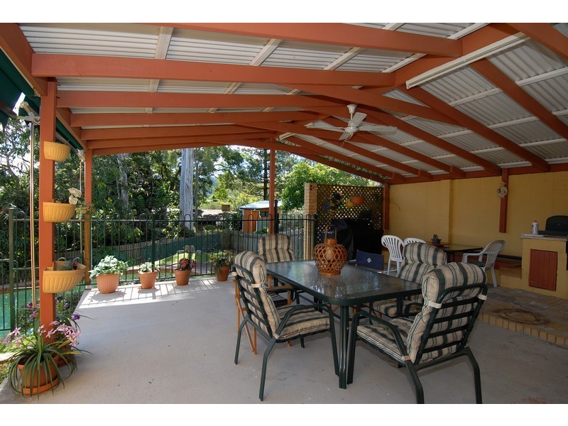11 Cheppen St, The Gap QLD 4061