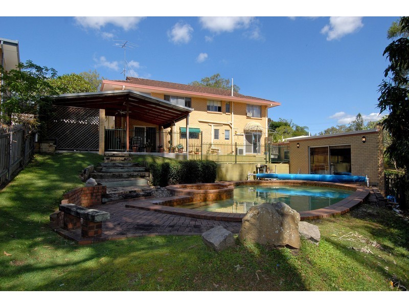 11 Cheppen St, The Gap QLD 4061
