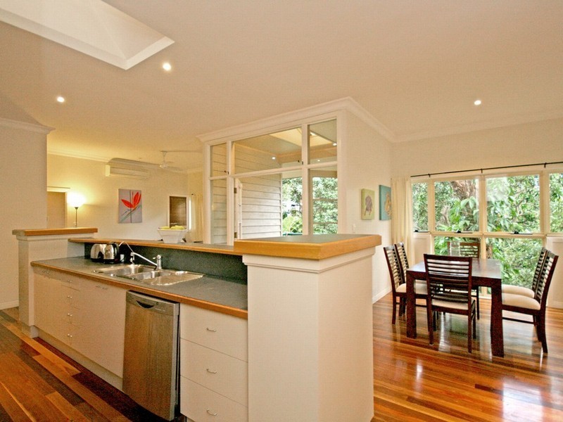 9 Grand Pde, Ashgrove QLD 4060