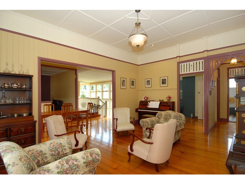 33 Sunrise St, Ashgrove QLD 4060