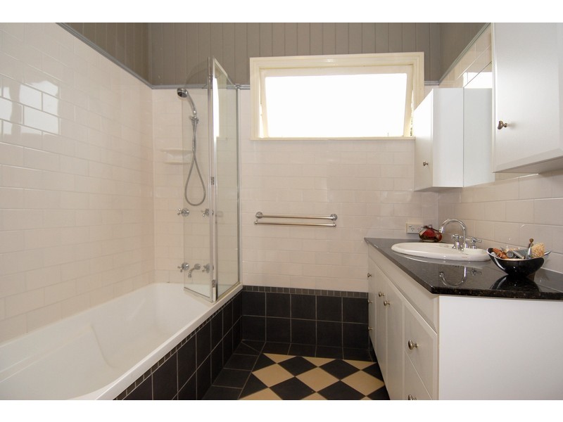 33 Sunrise St, Ashgrove QLD 4060