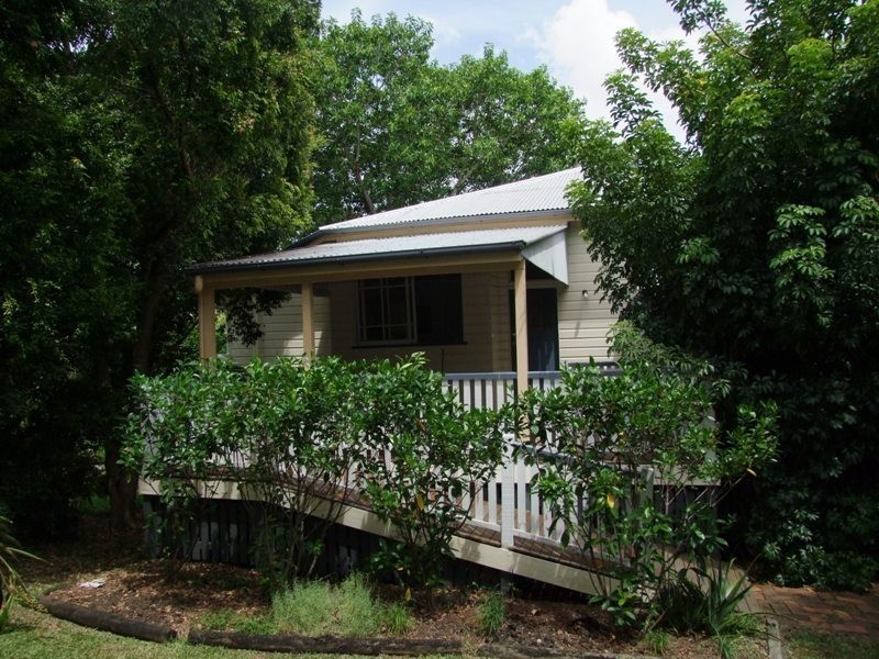 8 Tennis Ave, Ashgrove QLD 4060