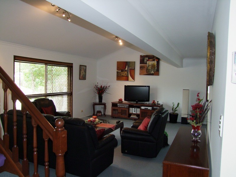 8 Maestra St, The Gap QLD 4061