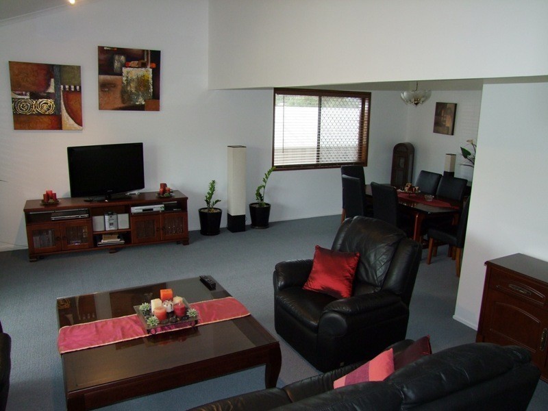 8 Maestra St, The Gap QLD 4061