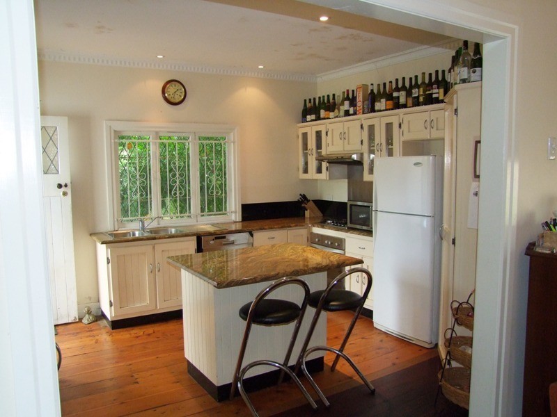 124 Frasers Rd, Ashgrove QLD 4060