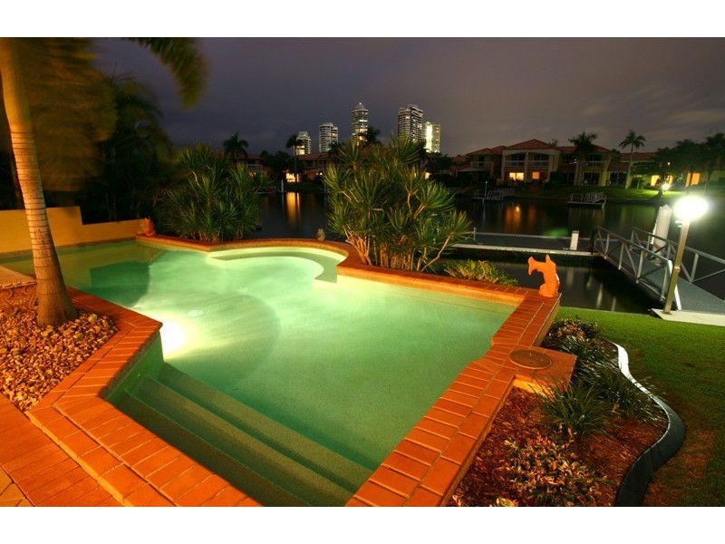 13/76 Bayview Street, Runaway Bay QLD 4216