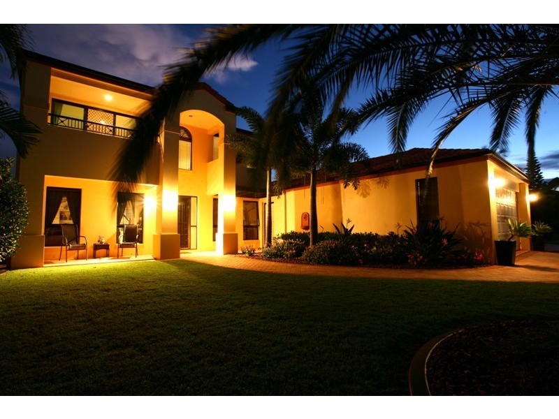 13/76 Bayview Street, Runaway Bay QLD 4216