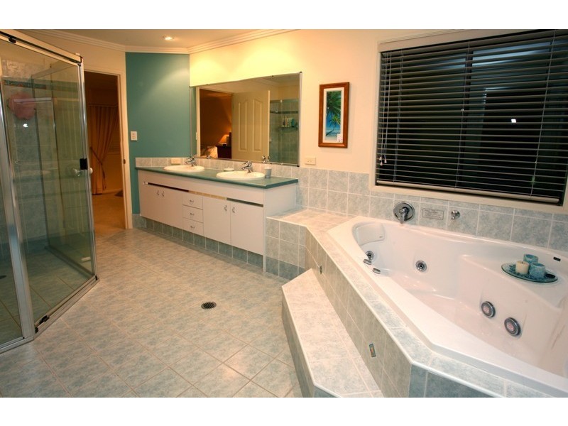 13/76 Bayview Street, Runaway Bay QLD 4216