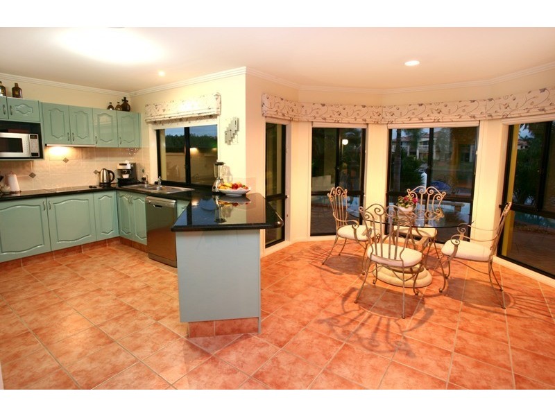 13/76 Bayview Street, Runaway Bay QLD 4216