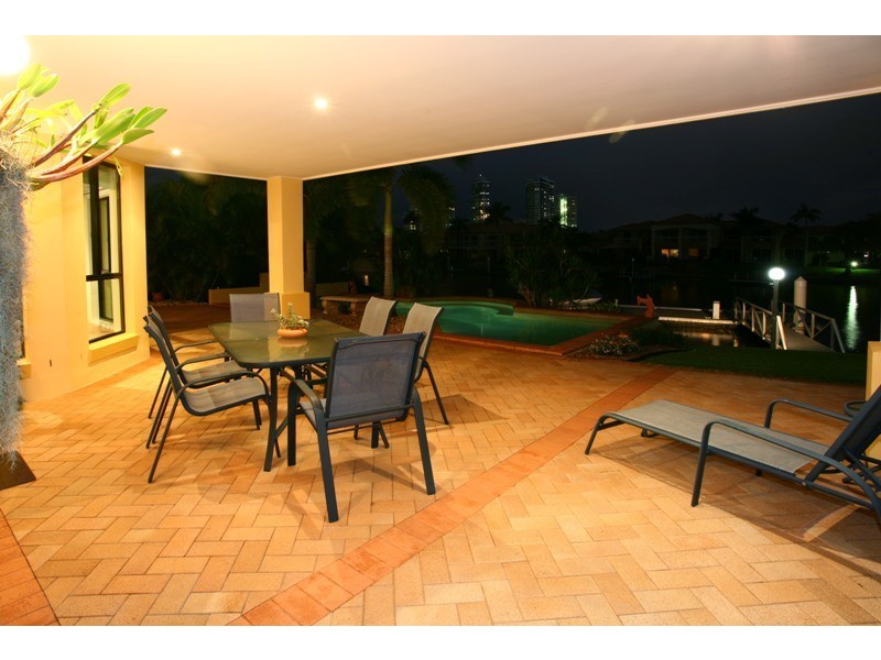 13/76 Bayview Street, Runaway Bay QLD 4216