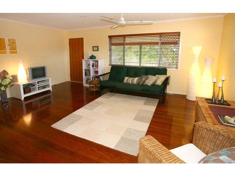 4 Lara Avenue, Southport QLD 4215
