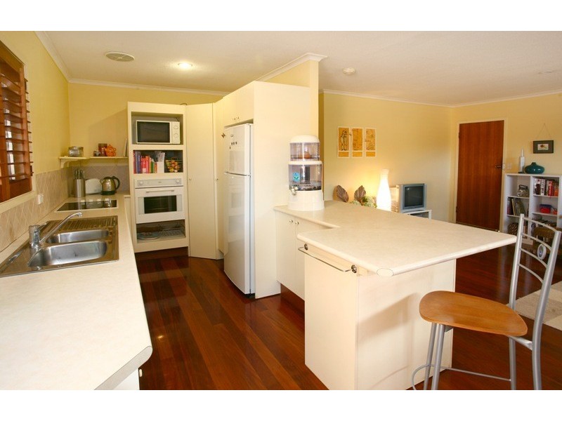 4 Lara Avenue, Southport QLD 4215