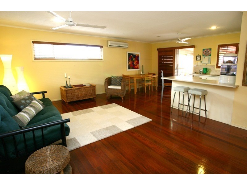 4 Lara Avenue, Southport QLD 4215