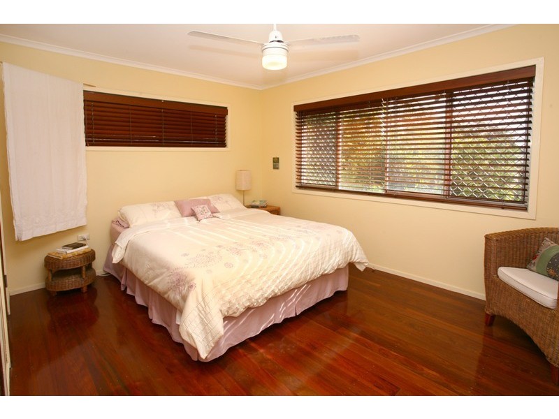 4 Lara Avenue, Southport QLD 4215