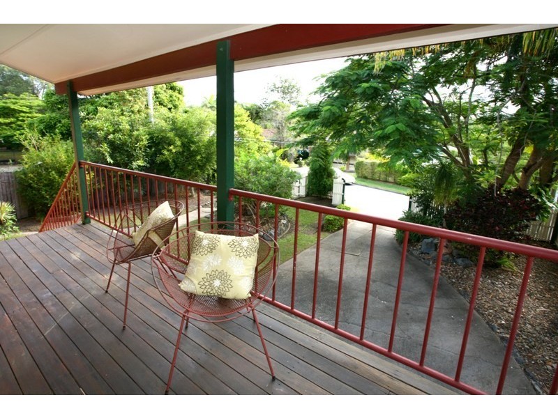 4 Lara Avenue, Southport QLD 4215