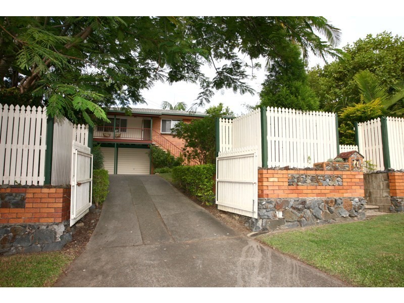 4 Lara Avenue, Southport QLD 4215