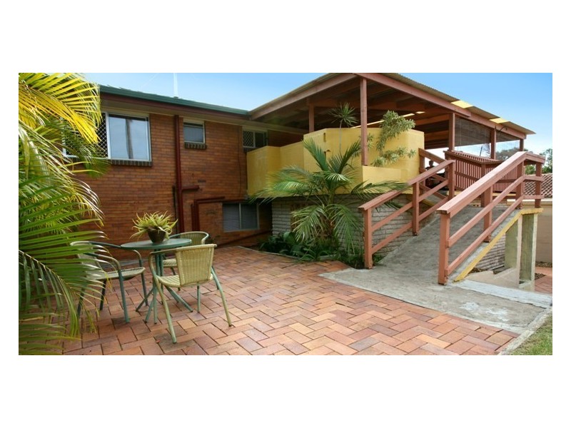 4 Lara Avenue, Southport QLD 4215
