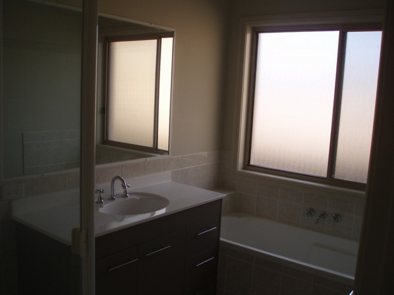 15 Yaggera Pl, Bellbowrie QLD 4070