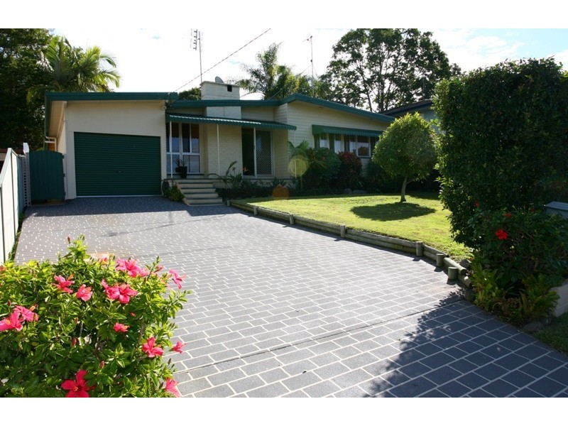 12 Geoffrey Avenue, Southport QLD 4215
