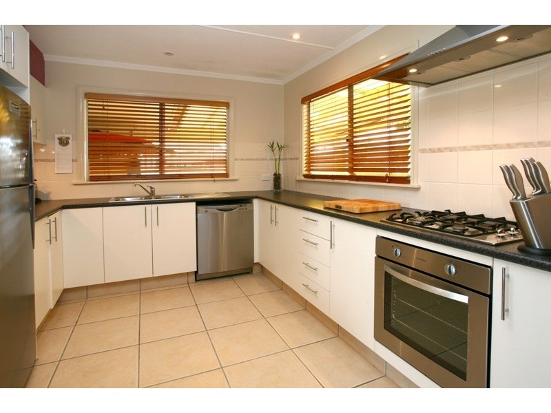 12 Geoffrey Avenue, Southport QLD 4215