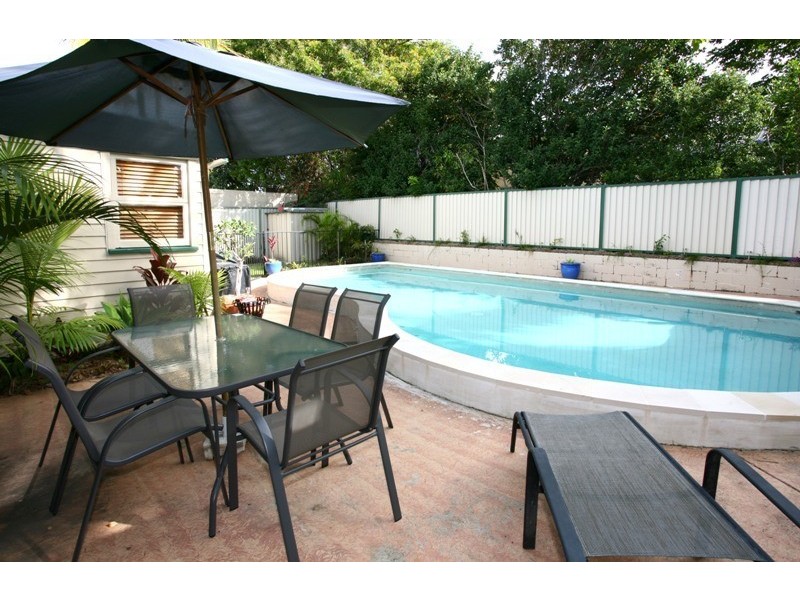 12 Geoffrey Avenue, Southport QLD 4215