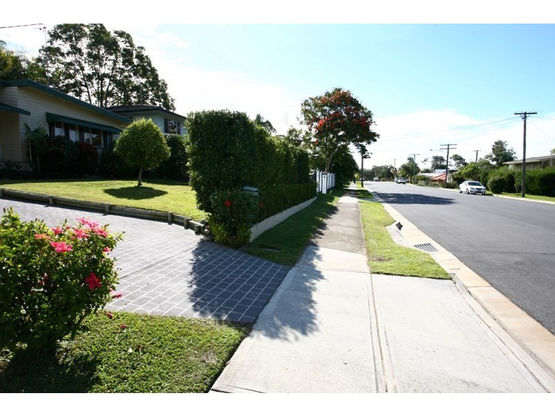 12 Geoffrey Avenue, Southport QLD 4215