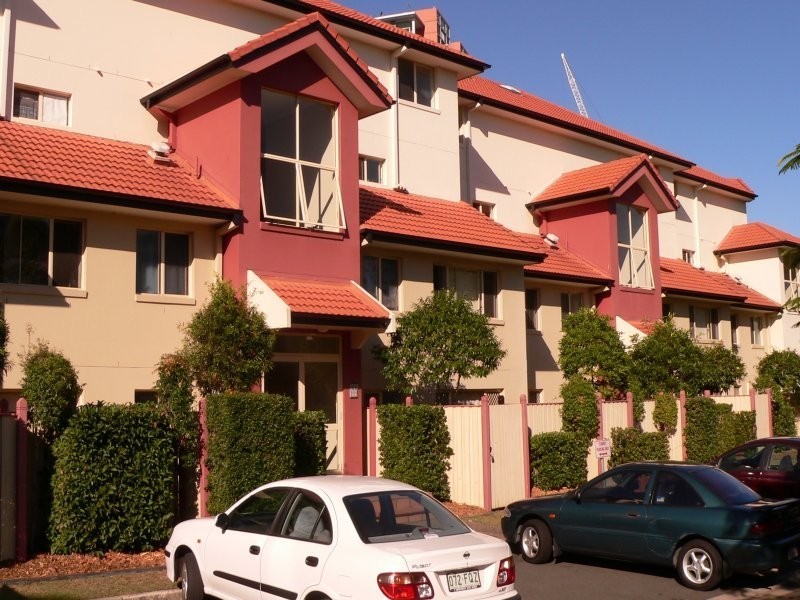 48/1 Swan Lane, Southport QLD 4215