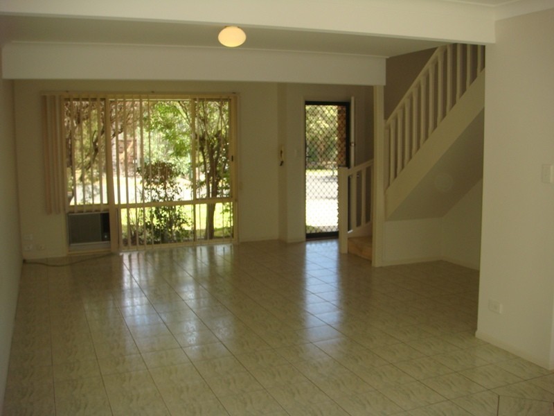 18/482 Pine Ridge Rd, Coombabah QLD 4216