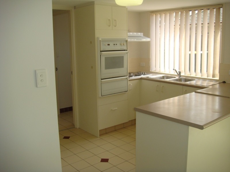 18/482 Pine Ridge Rd, Coombabah QLD 4216