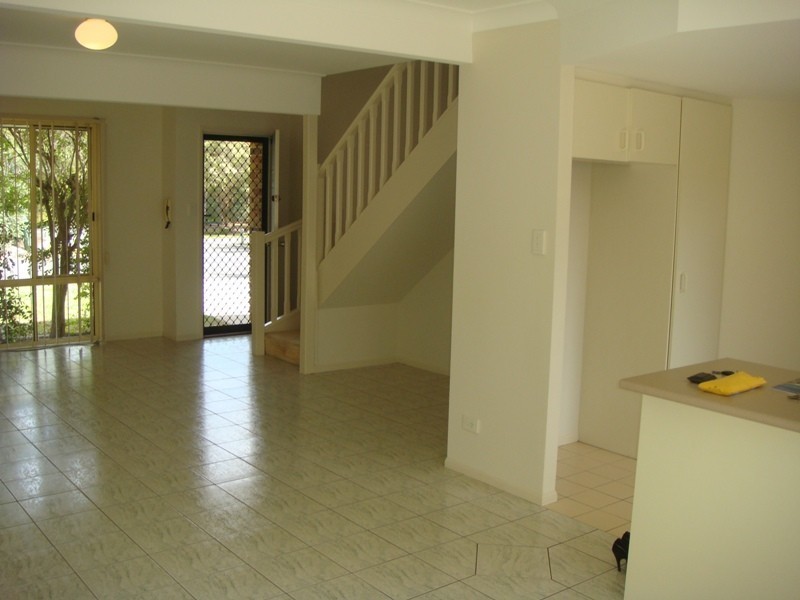 18/482 Pine Ridge Rd, Coombabah QLD 4216